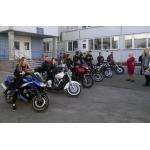 Селфи с байкером – выпускники бердской школы №3 встретились с мотоциклистами