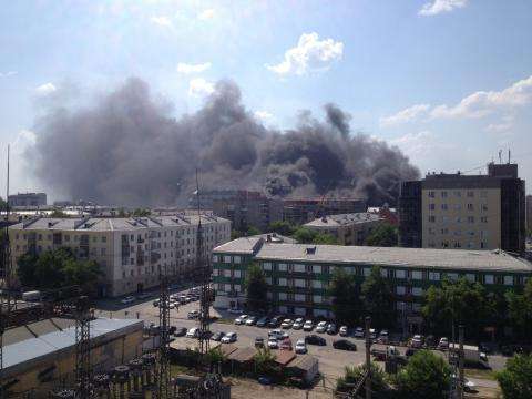 Дымом пожара затянуло большую часть Новосибирска