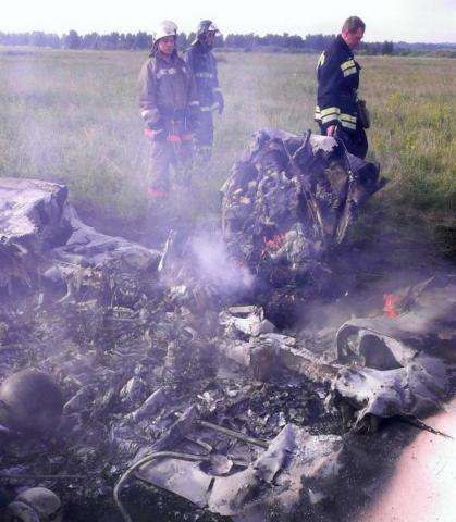 На аэродроме в Бердске самолет ЯК-52 ушел в штопор через 12 секунд полета, рухнул и загорелся. В нем погибли пилот-инструктор и курсантка На аэродроме в Бердске самолет ЯК-52 ушел в штопор через 12 секунд полета, рухнул и загорелся. В нем погибли пилот-инструктор и курсантка