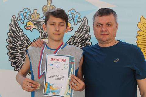 Кирилл Власов и его тренер Анатолий Скоробогатов Кирилл Власов и его тренер Анатолий Скоробогатов