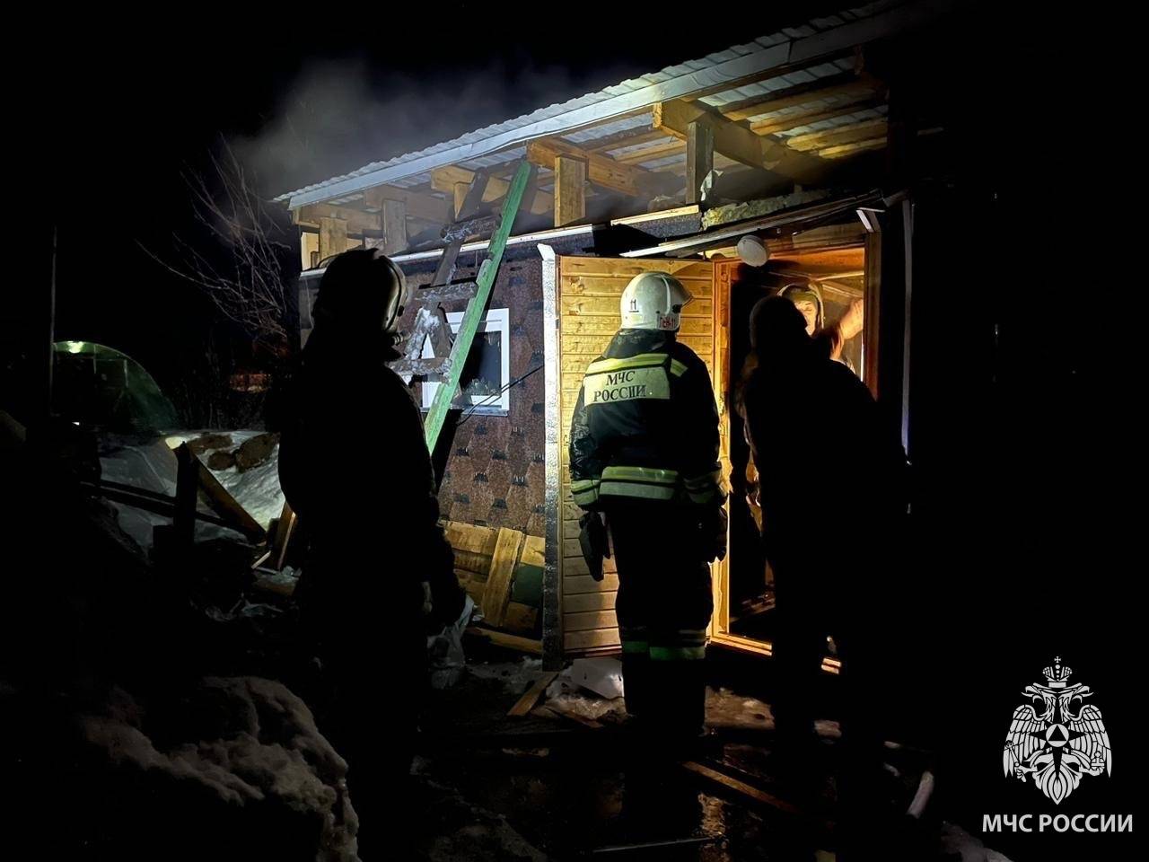 Сгорела баня в Бердске на улице Энтузиастов