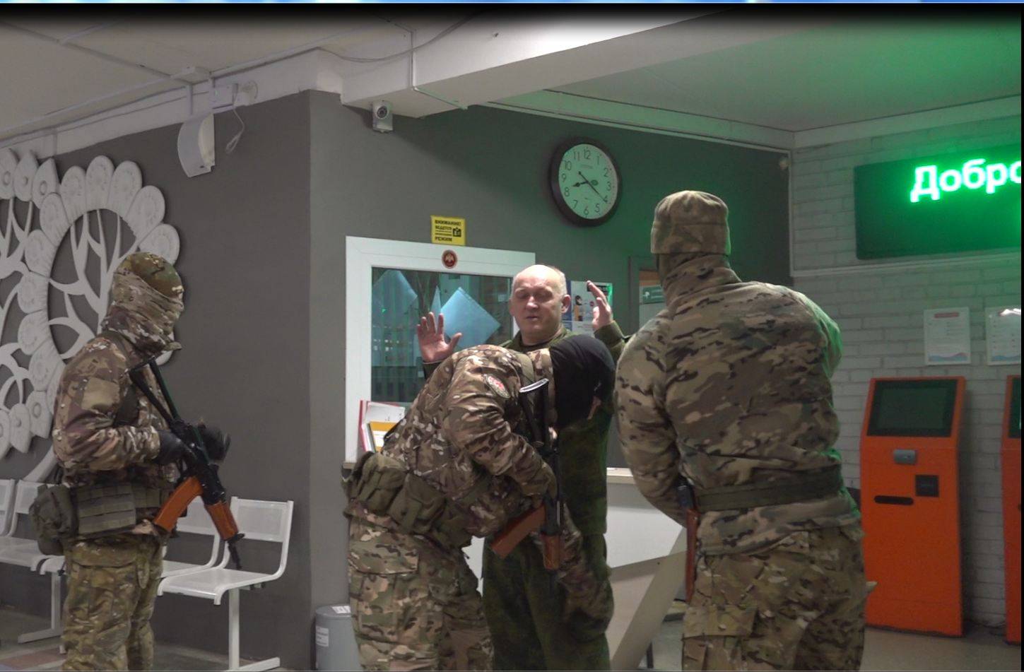 «Террористы обезврежены»: учения ФСБ прошли в школе Краснообска
