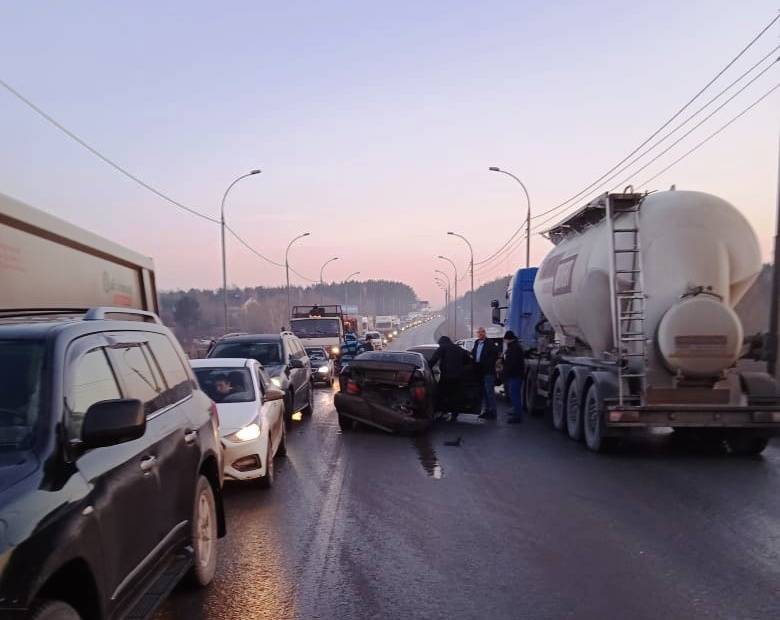 Многокилометровая пробка растянулась по Бердскому шоссе в сторону Новосибирска