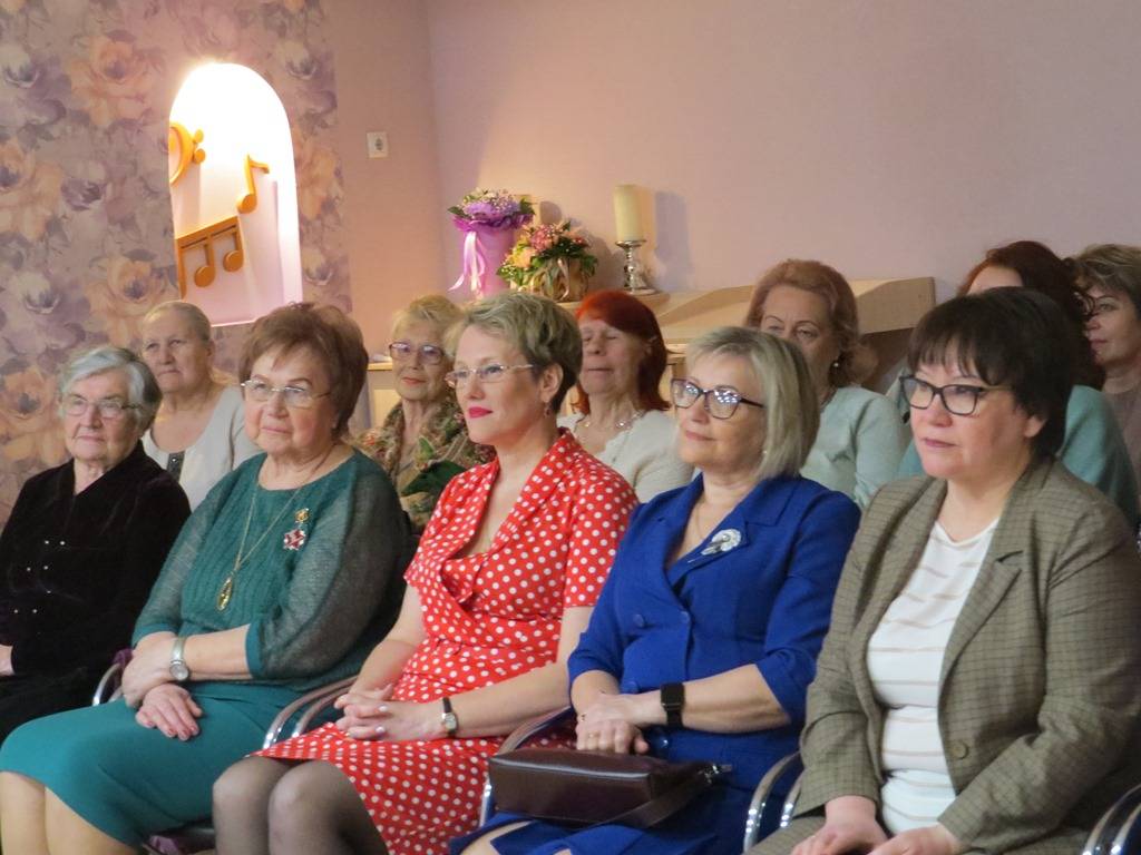 В Бердске прошла встреча ветеранов союза заведующих и методистов детсадов