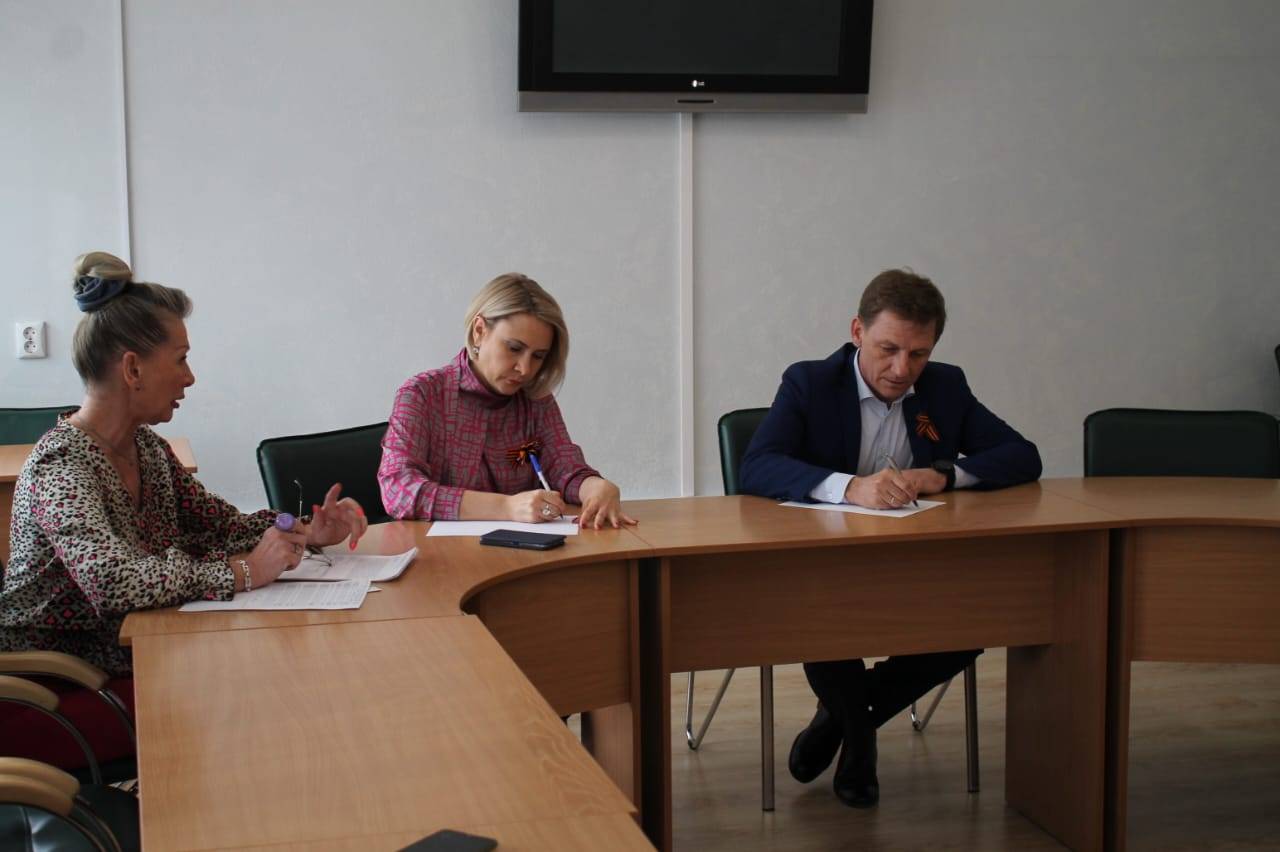 Мэр Бердска обсудил условия социального контракта в центре занятости населения