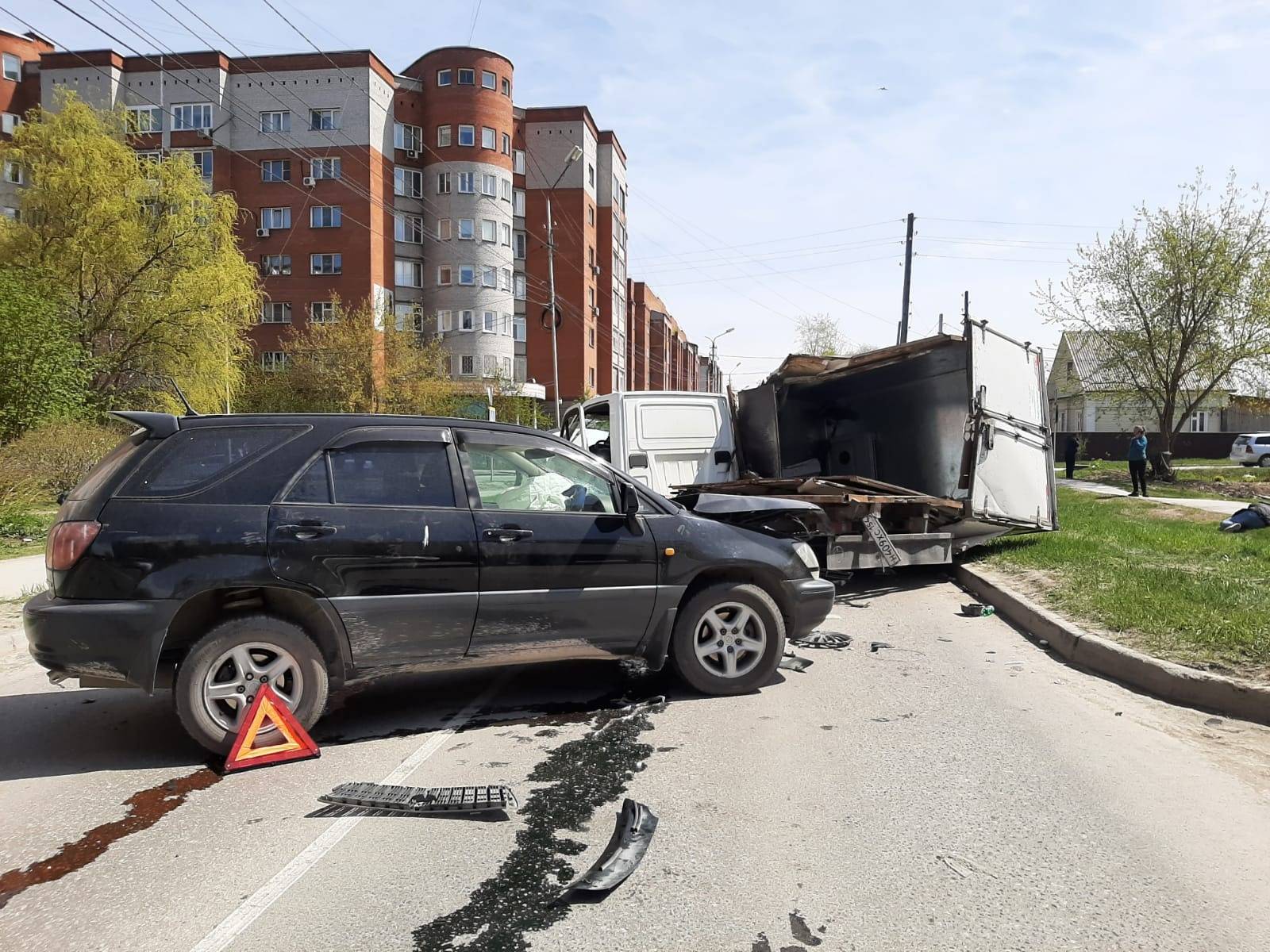 Не имеющий прав пьяный водитель «Тойоты» врезался во встречную «Газель» в Бердске