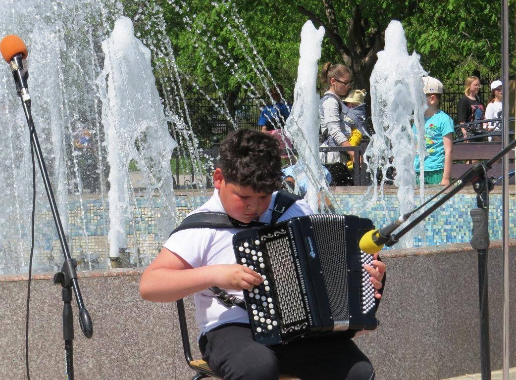 Включили фонтан «Желаний» в Бердске в День детства