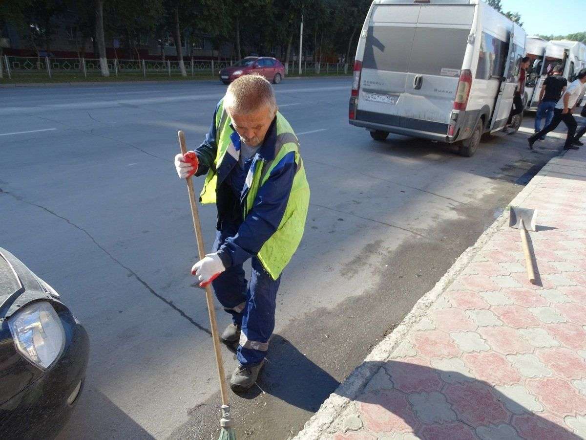 Рейд по остановкам: власти Бердска требуют содержать территории в чистоте