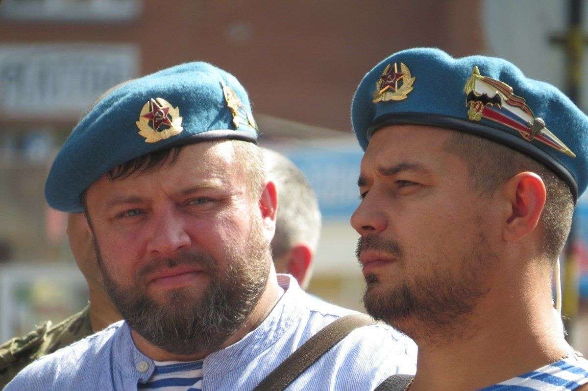 Голубые береты бердск. Берет спецназа вдв. бердск десантники.
