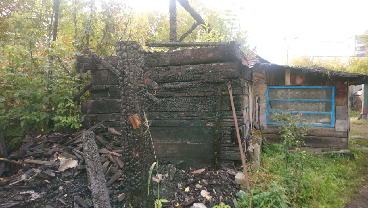 Две бани и дачный домик горели за неделю в Бердске
