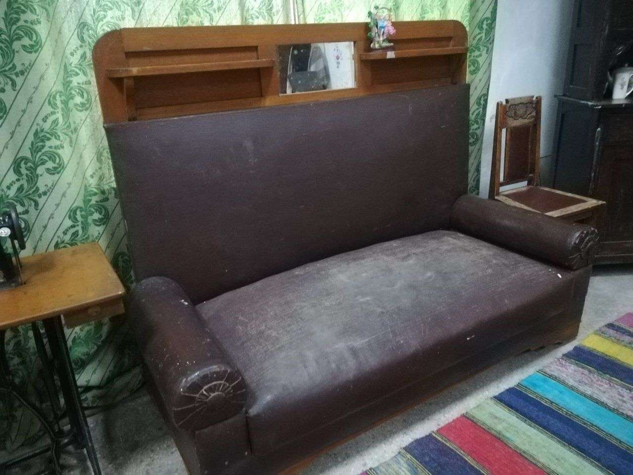Советский диван с зеркалом