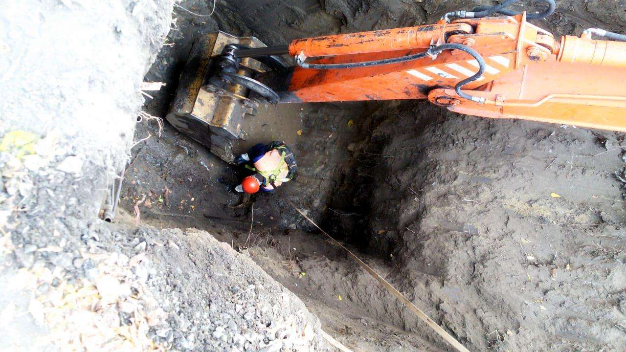 Забита ветошью на 6-метровой глубине канализационная труба на ул. Герцена в Бердске