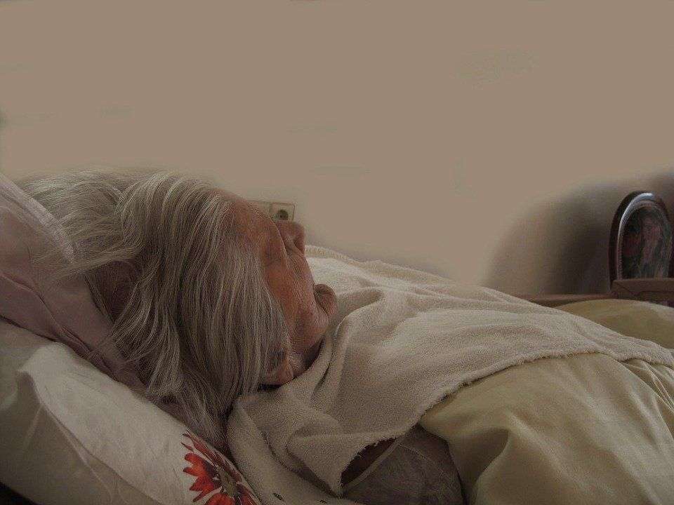 Спасатели МЧС разбудили 88-летнюю жительницу Бердска