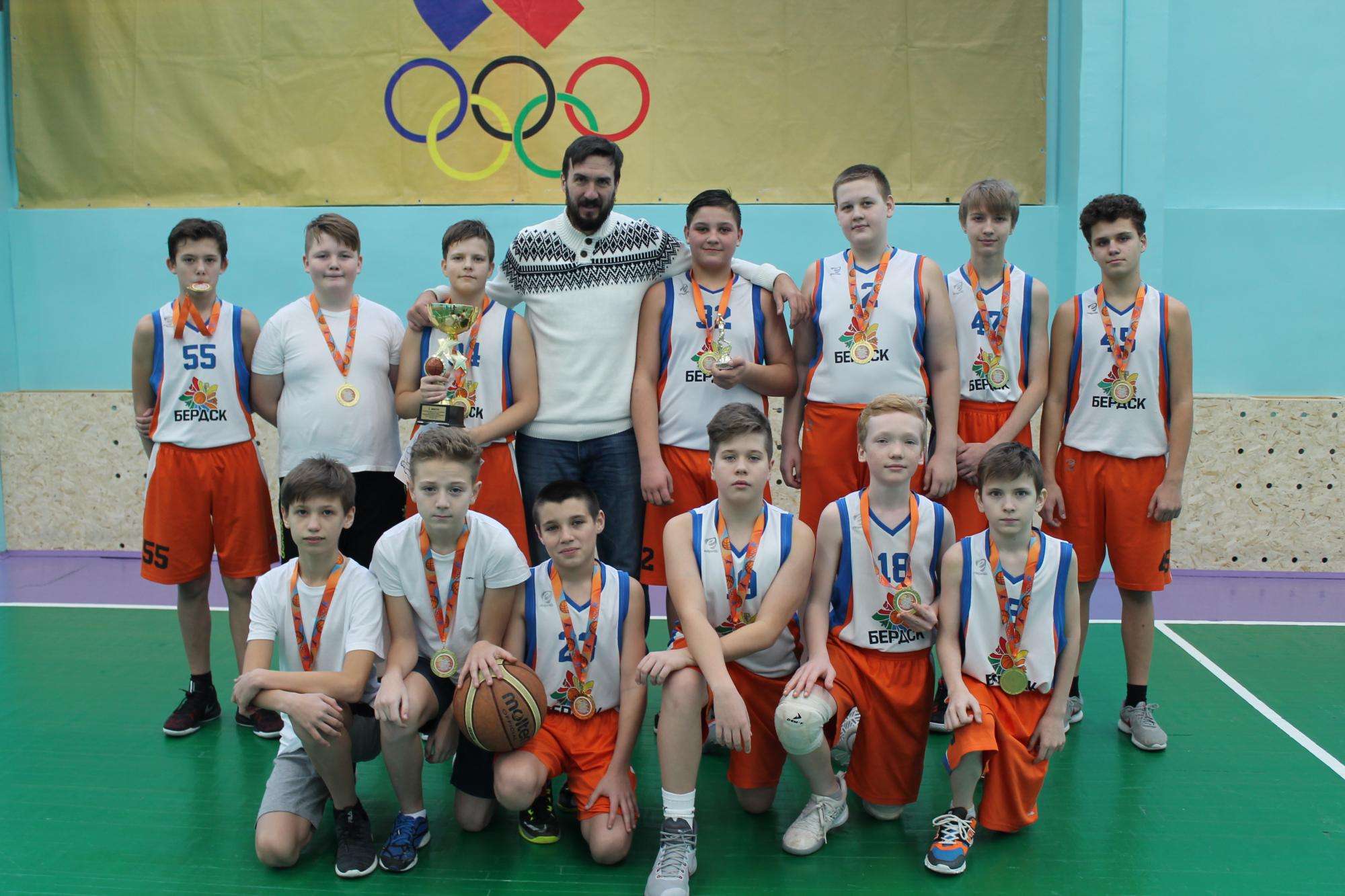 Баскетболисты Бердска участвовали в турнире памяти искитимского тренера