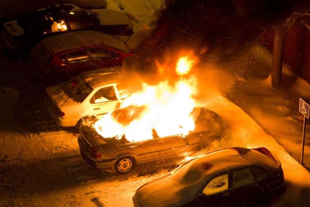 В Бердске горят автомобили! 