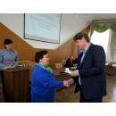 Алексей Шаталов, как и прочие депутаты нового созыва, получил удостоверение из рук председателя ТИК г. Бердска Галины Лаптевой