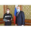 Глава региона поздравил спортсмена с уникальным достижением