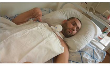 27-летний Антон Ермоленко после лечения перенес кому и уже полгода обездвижен
