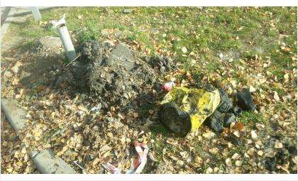 40-литровое ведро с бетоном и камнями вытащили из канализации в Бердске