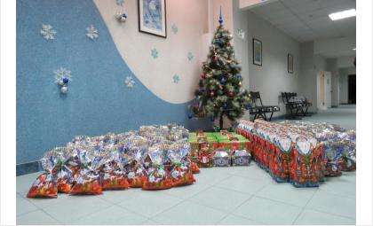 В прошлом году при вашей поддержке журналисты Бердска очень быстро собрали 190 сладких подарков для детей