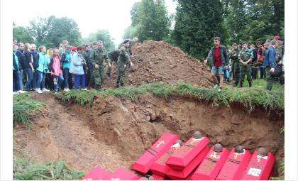 В Тверской области захоронили останки 281 воина-сибиряка