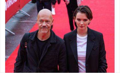 Актер и продюсер Федор Бондарчук с женой Паулиной Андреевой