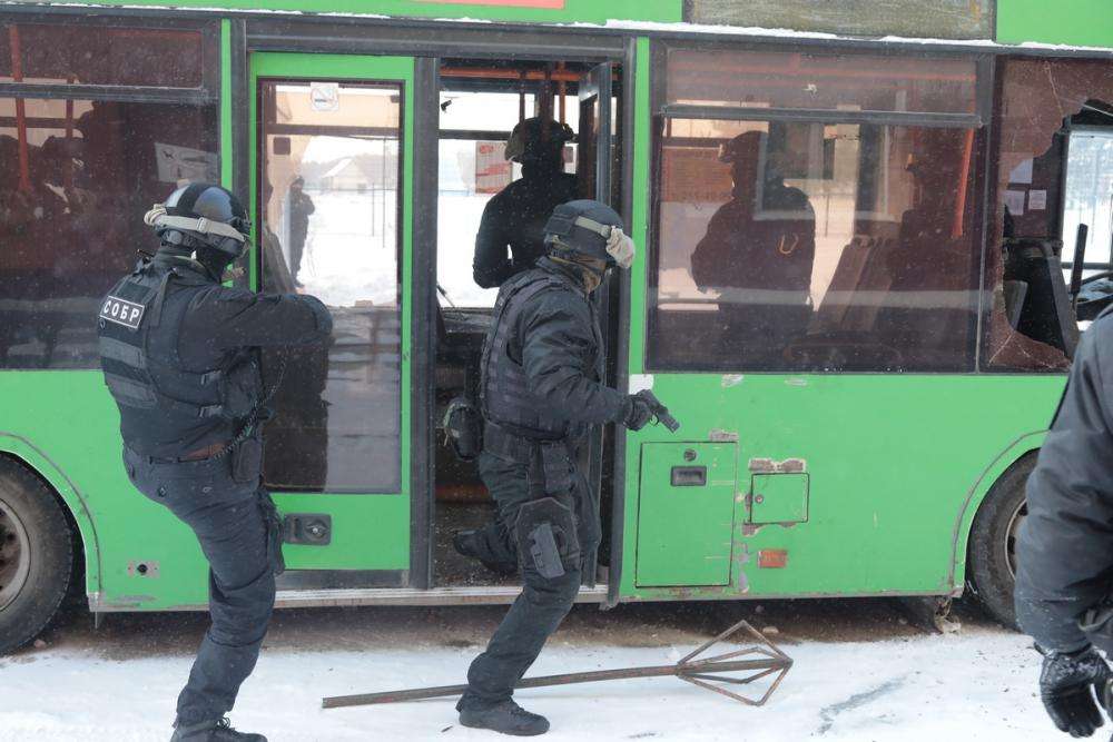 Террористы захватили автобус с детьми