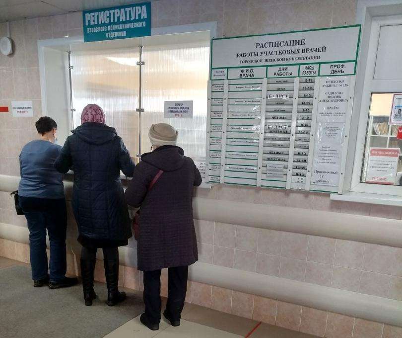 Телефон 1 поликлиники регистратура новосибирск. Единая регистратура Новосибирск. Поликлиника 30 Волгоград летом очередь на прививку фото.
