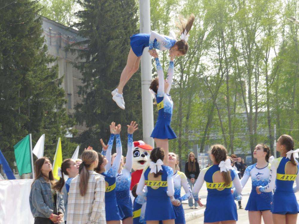 Сш бердск. 13 Школа Бердск. 13 Школа Бердск стадион. Бердск эстафета школьников. Эстафеты для школьников.