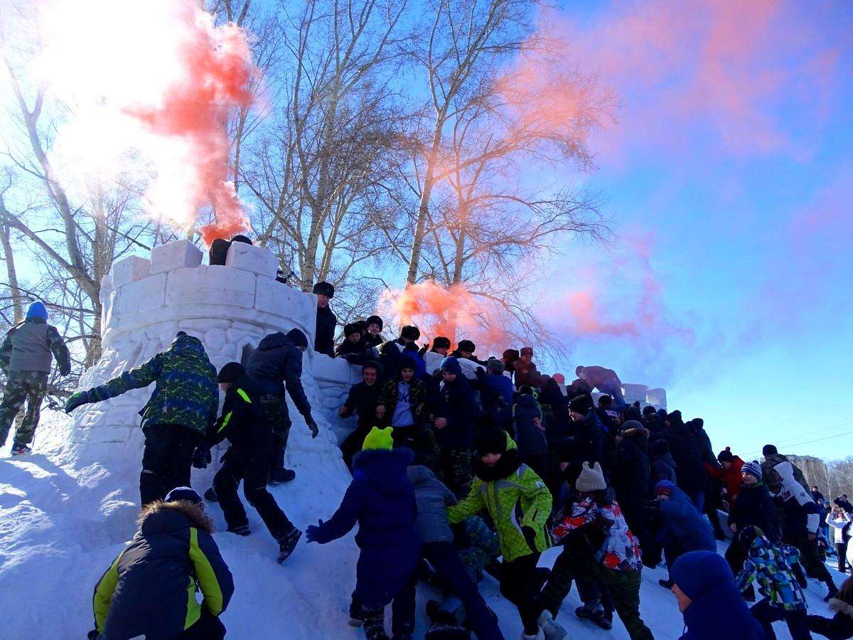 взятие снежной крепости