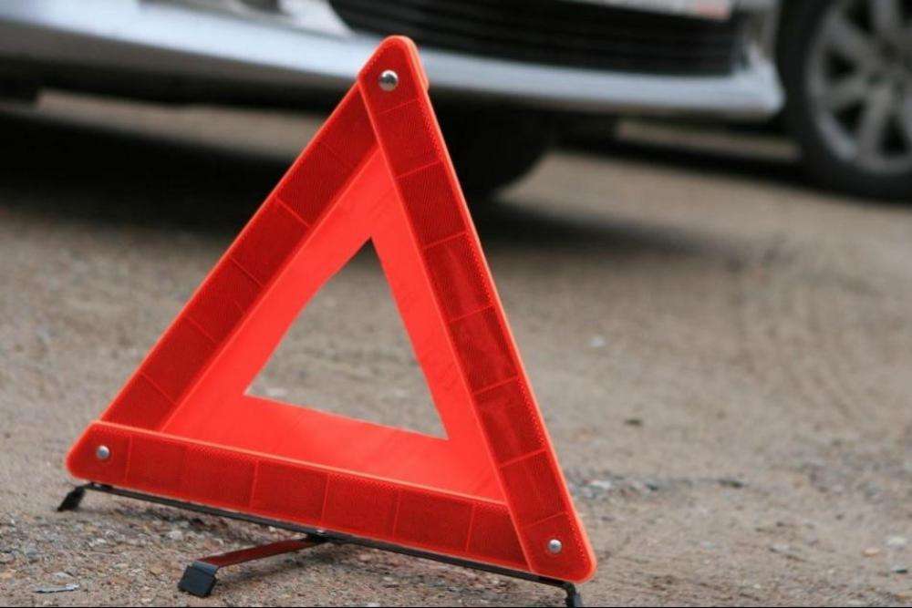 В Искитиме водитель «Рено Логан» сбил двух пешеходов и врезался в «Хонду»