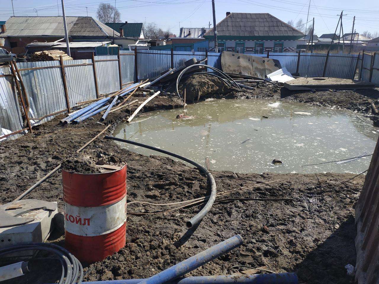 Затопило водой один из «колодцев спасения» в подтопляемой зоне Бердска