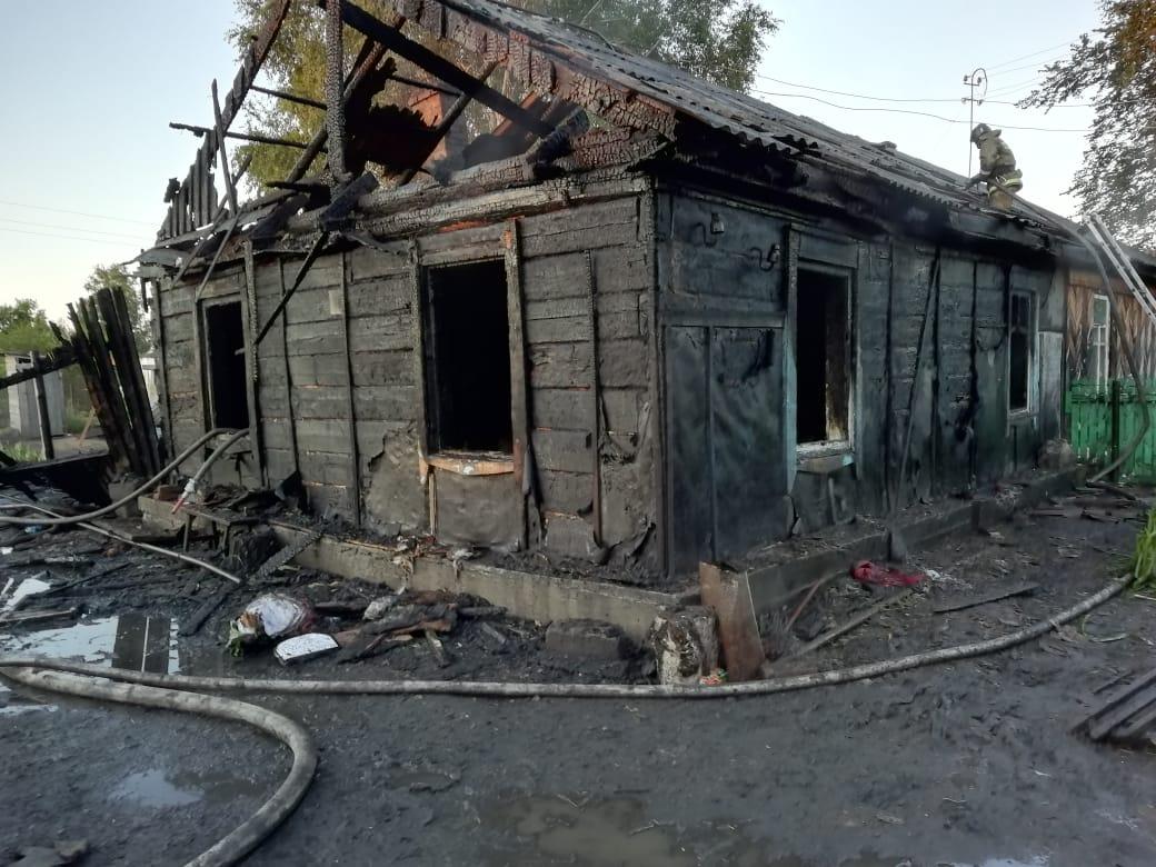 Двое детей и подросток погибли на пожаре в Новосибирской области