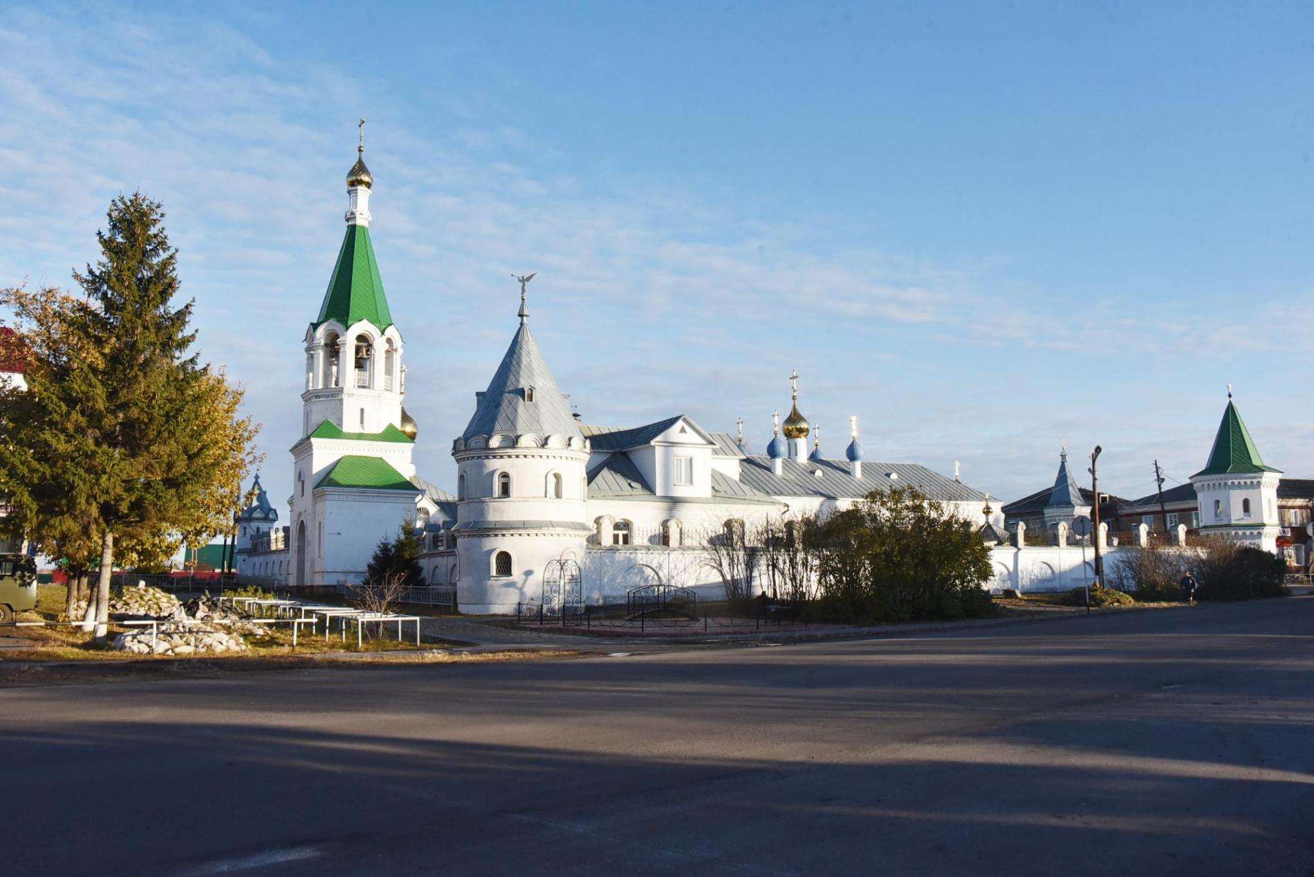 Венгерова барахолка. Венгерово Спасский монастырь. Достопримечательности села Венгерово.