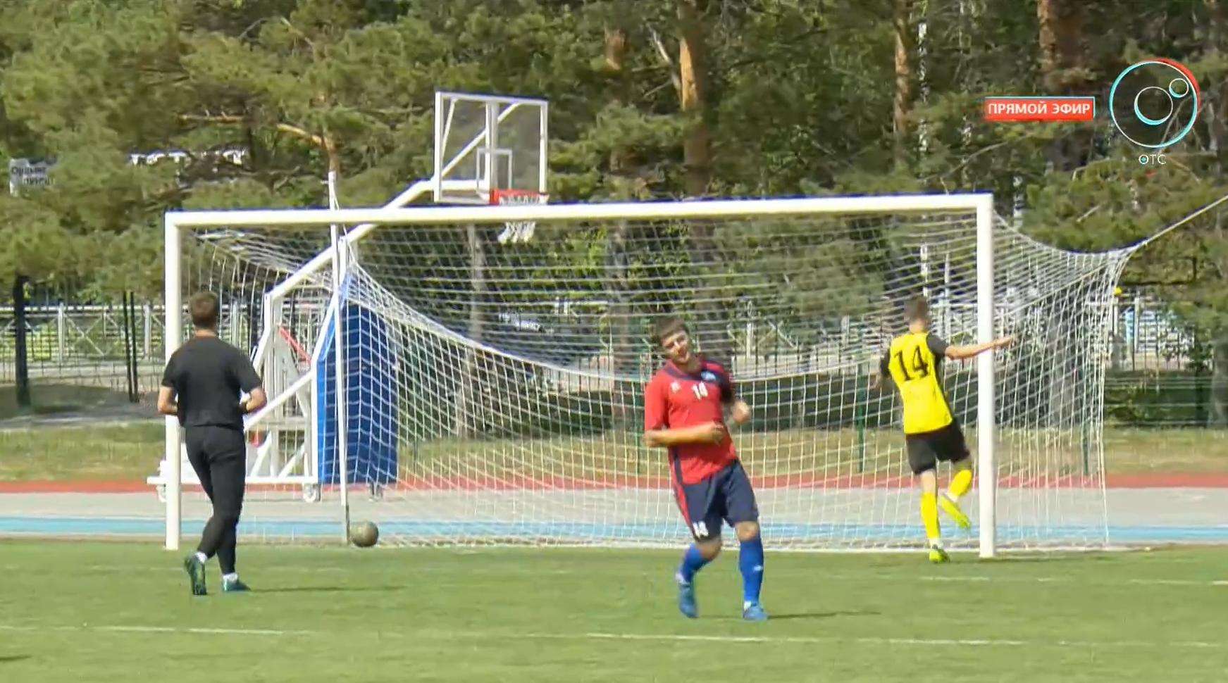 Футболисты из Бердска вырвали победу у команды из Коченево в областном чемпионате