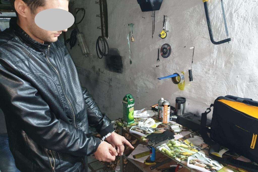 Полиция изъяла у двух жителей Бердска более 2400 граммов наркотиков