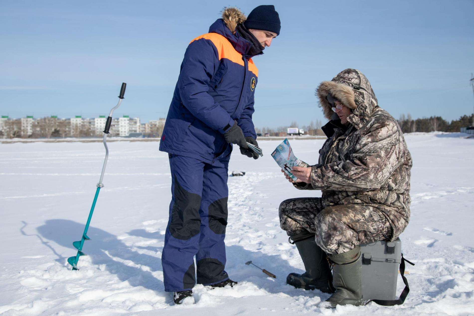 Сот рыбак. Бердск лед. Водные объекты Бердска. Рыбаки Новосибирск. Рыбалка в Новосибирской области вести с водоемов.