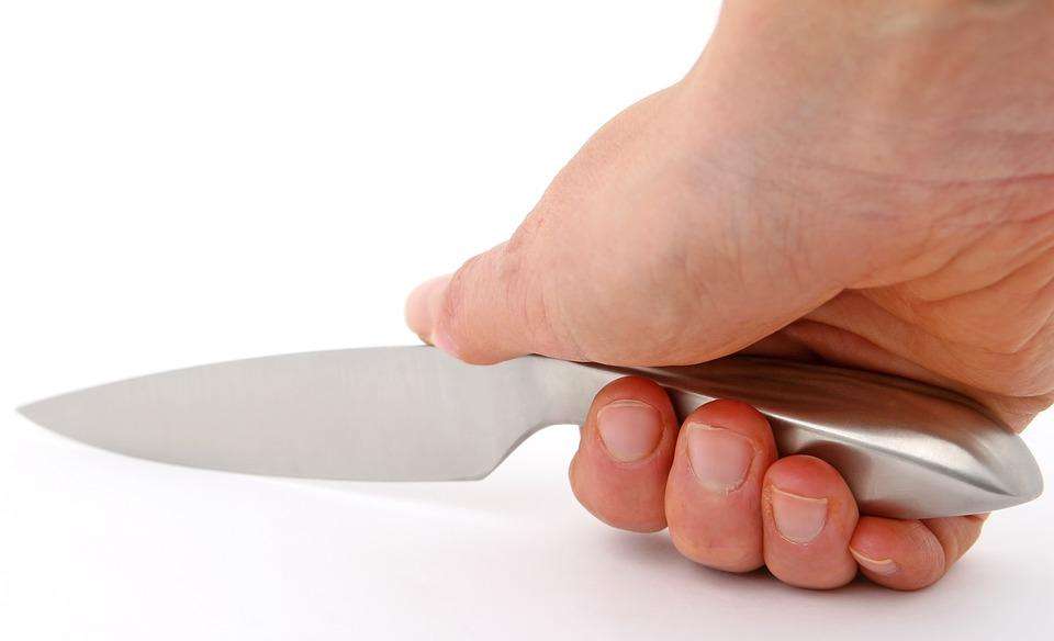 8 ножевых: житель Оби убил приятеля кухонным ножом