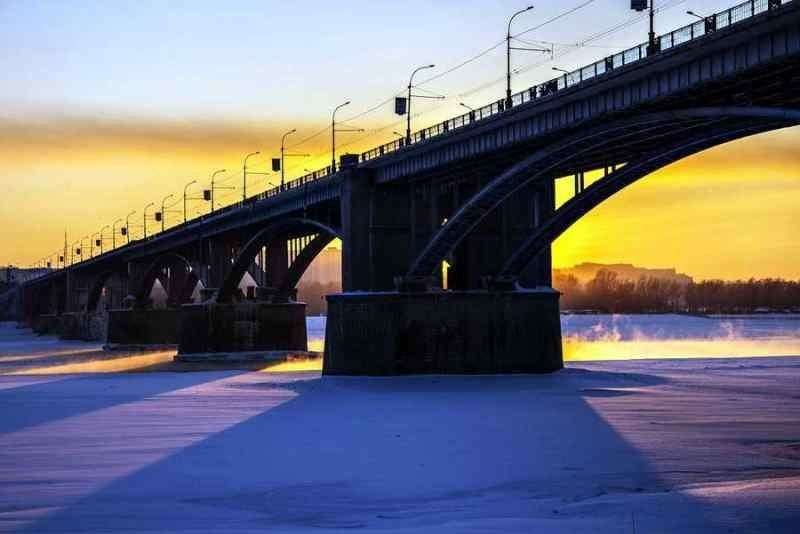 Инфракрасным разогревателем изучат Октябрьский мост в Новосибирске