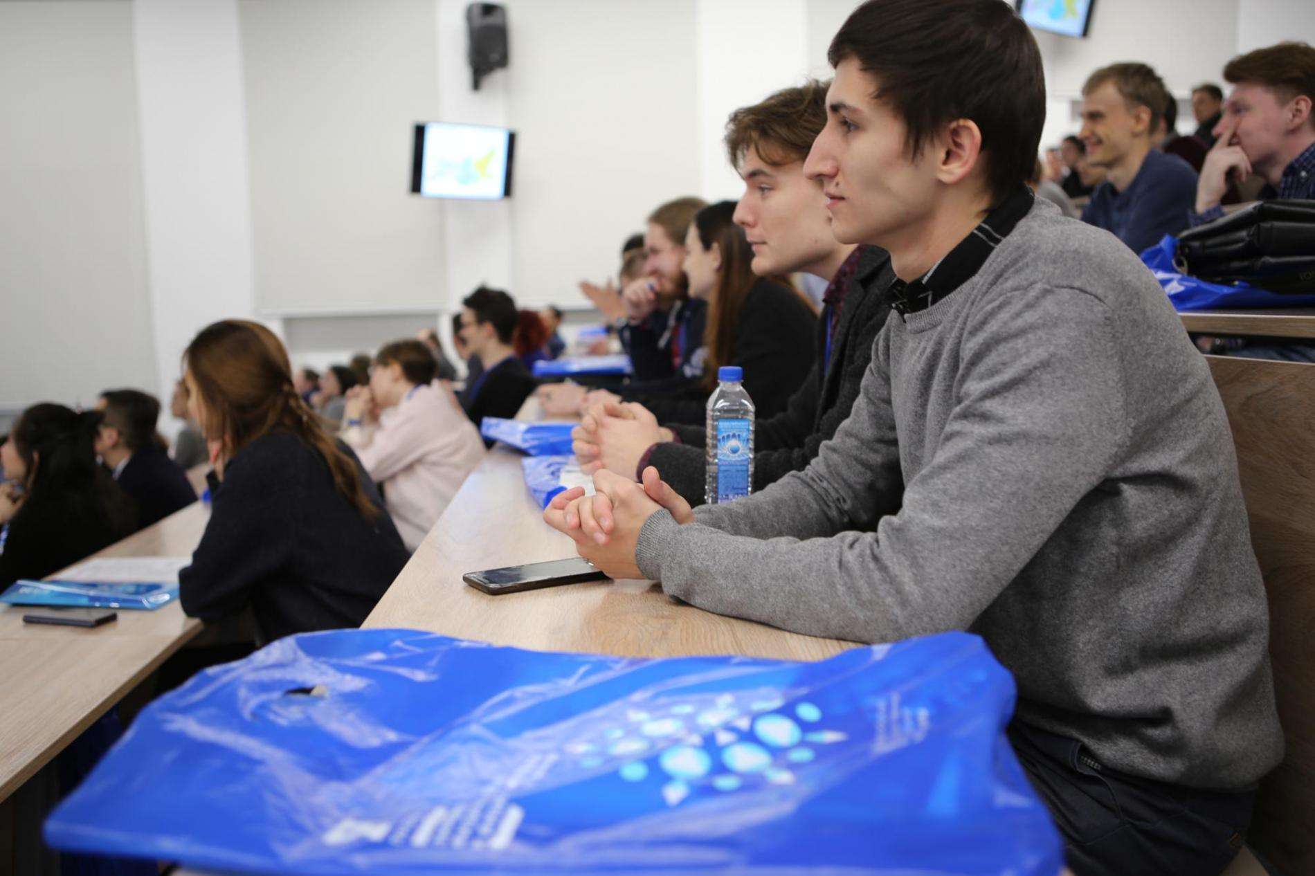 Ведущие российские и зарубежные ученые прочтут лекции для участников зимней школы НГУ