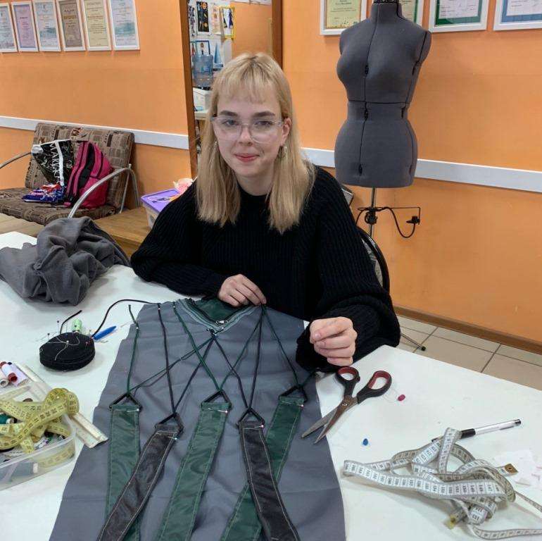 15-летняя обладательница гран-при конкурса юных дизайнеров из Бердска мечтает открыть свое дело