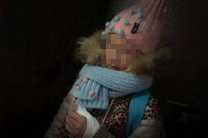 СКР: Самовольно ушла из дома найденная в подвале 10-летняя девочка из Карасука