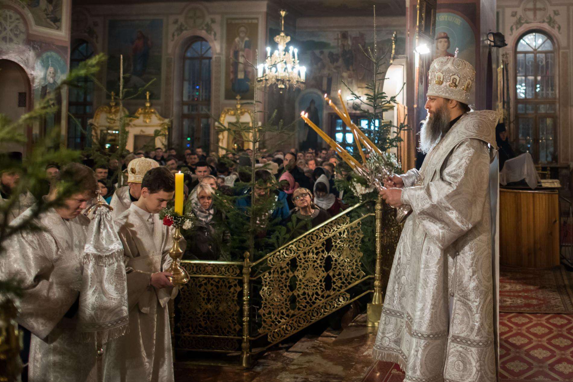 Рождество служба в храме. Митрополит Никодим Новосибирский и Бердский. Митрополит Никодим богослужение. Митрополит Никодим Новосибирский и Бердский богослужение. Литургия в Вознесенском храме с владыкой Никодимом в Новосибирске.