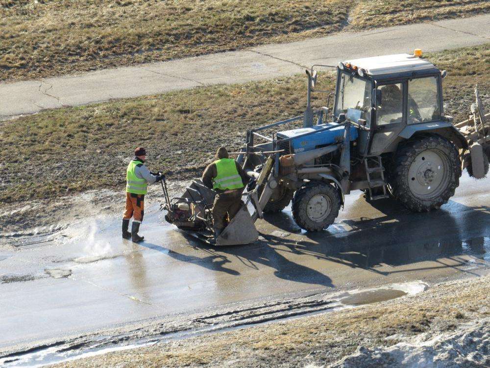 Аварийный ремонт: горячим асфальтом зальют ямы на дорогах Бердска