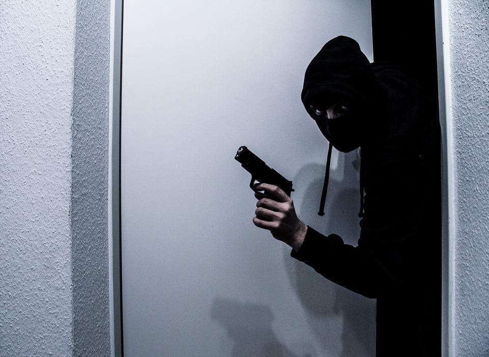 Разбойника, нападавшего на офисы микрозаймов в Бердске, задержали в Искитиме