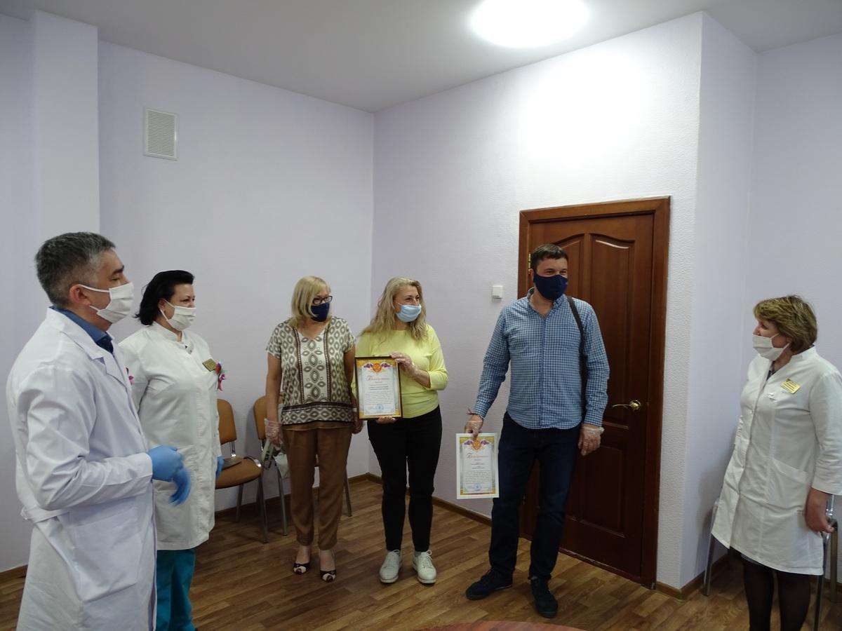 Бизнесмены дарят защитные маски врачам Бердска в период борьбы с COVID-19