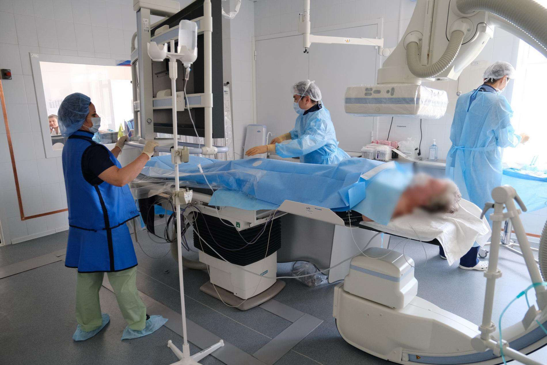 Введенная по нацпроекту рентген-операционная принимает пациентов с сердечно-сосудистыми заболеваниями в Новосибирской области