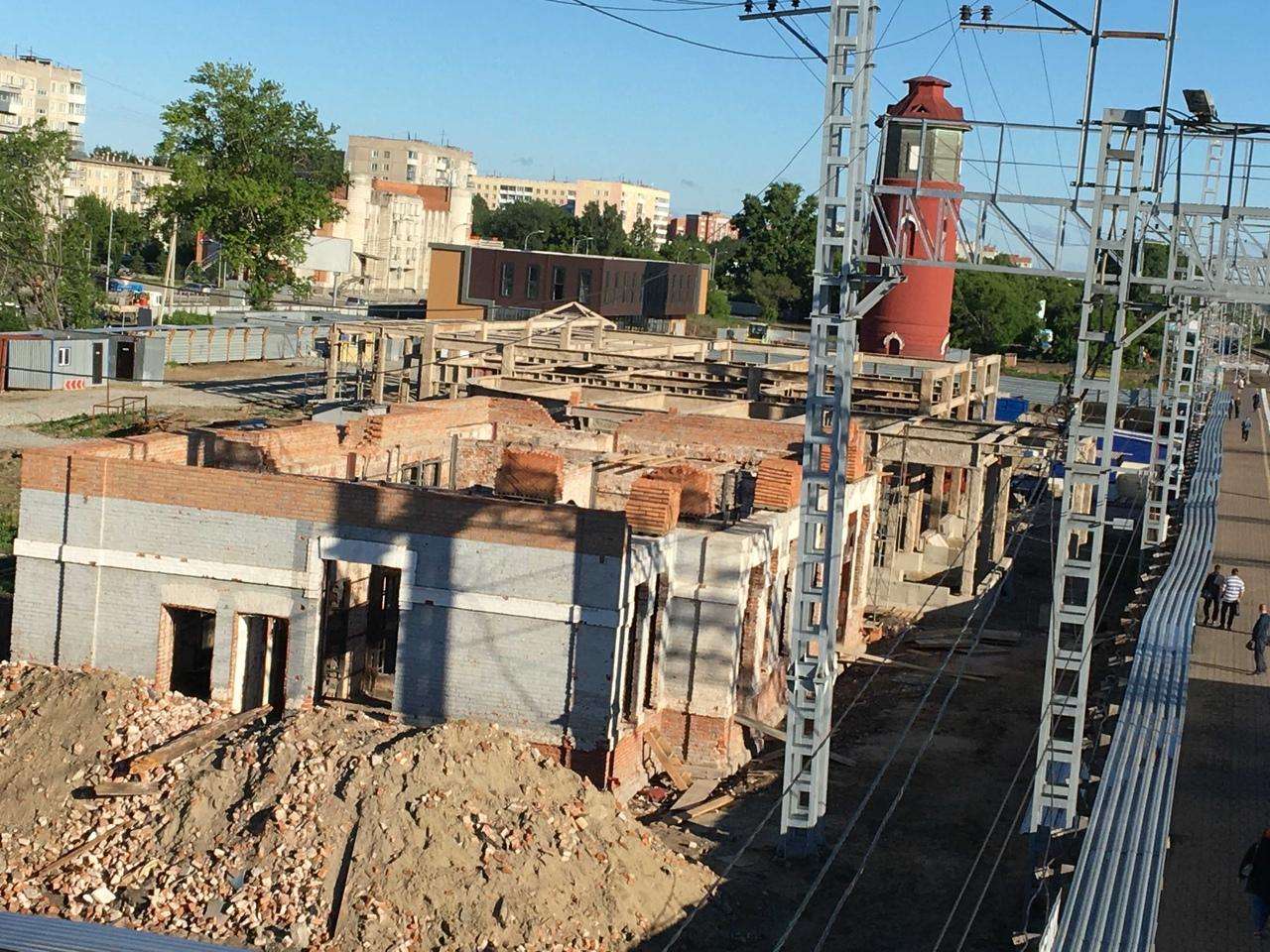 Стены нового ж/д вокзала возводят в Бердске