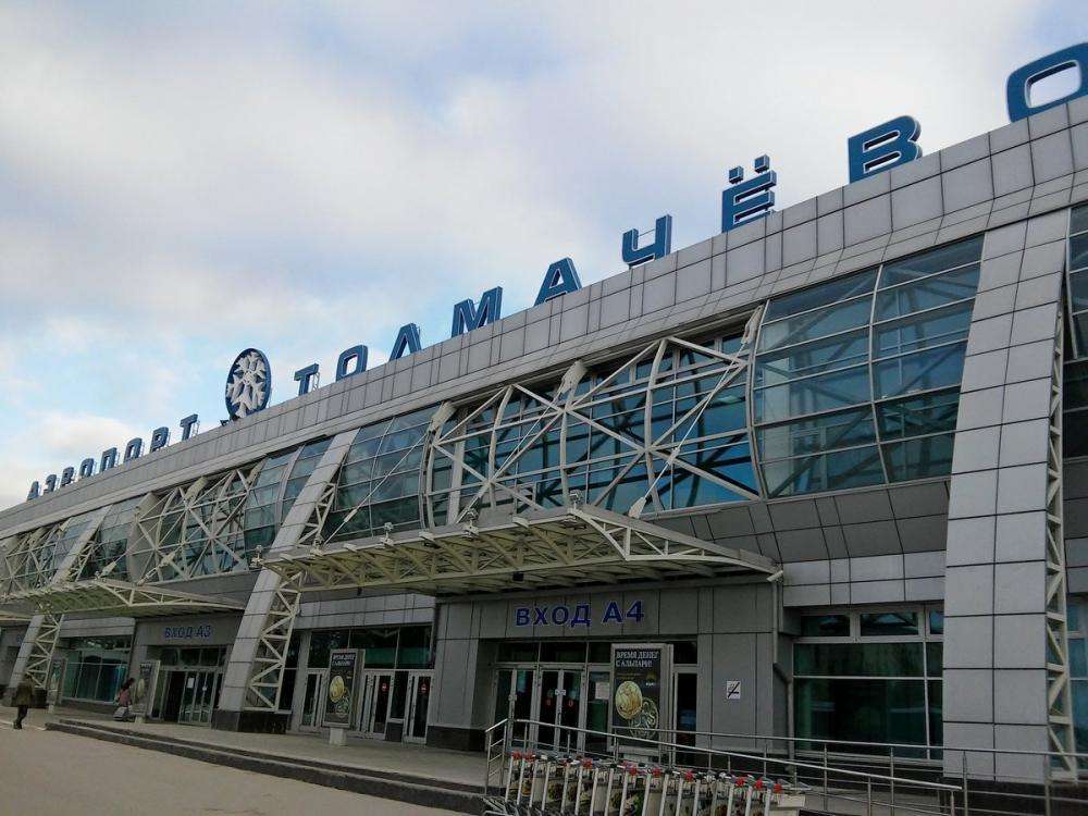 Москвич отказался надеть маску и перчатки в самолёте и закатил скандал в аэропорту Новосибирска