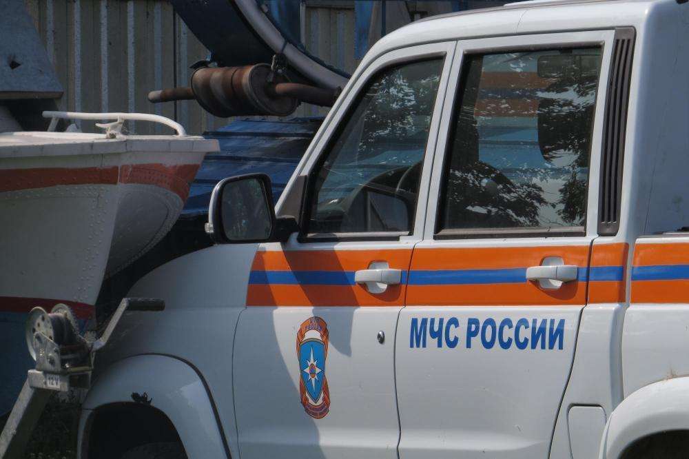 Экскаватор с водителем затонул в озере на золотом прииске в Новосибирской области